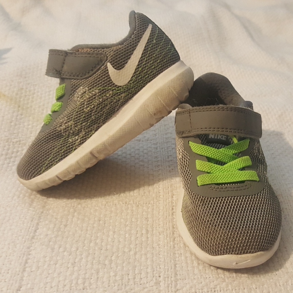 Nike sz 4